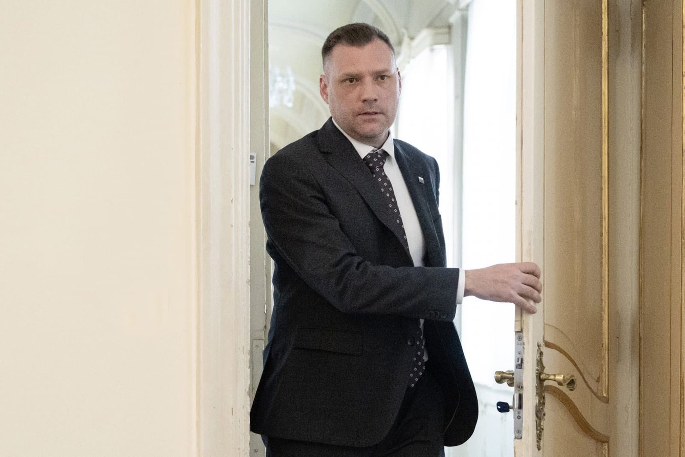 Парламент Словаччини відправив у відставку віцепрем'єра Тарабу: коаліція Фіцо під загрозою розвалу