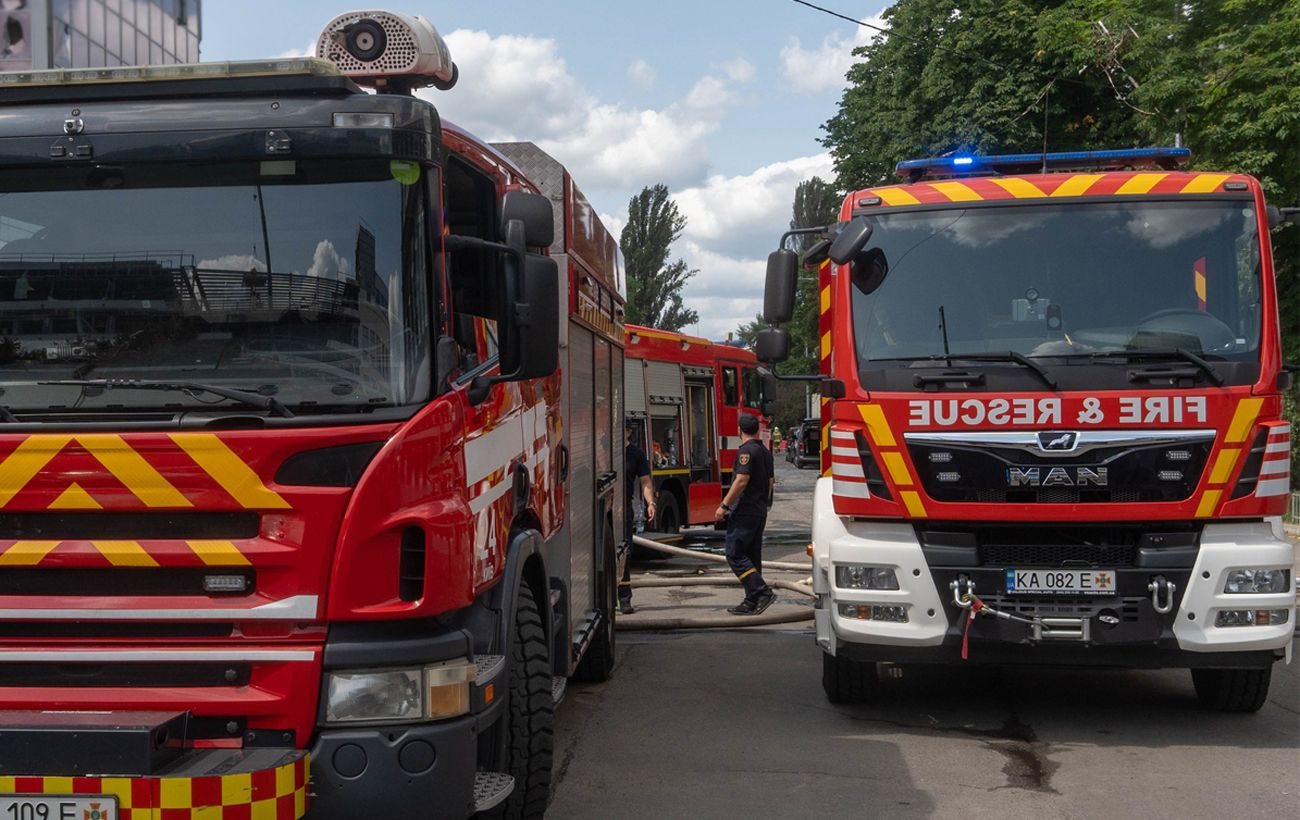РФ атакувала Хмельниччину: уламки збитого дрона спричинили пожежу на підприємстві