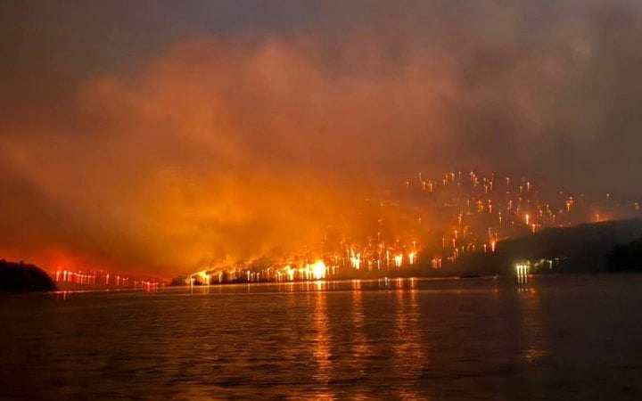 Джордж Клуні з родиною евакуювався через лісові пожежі у Франції