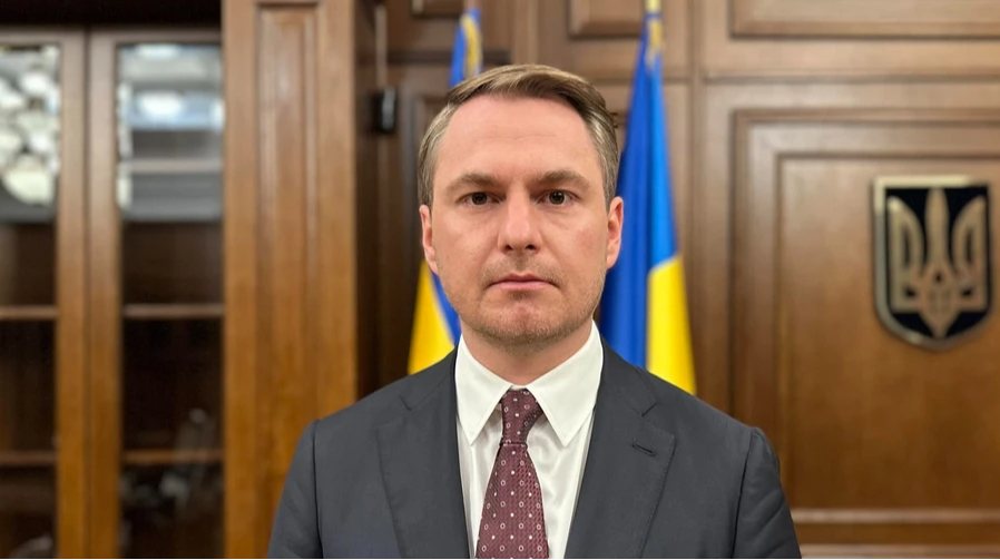 Кравченко підтвердив перебування за кордоном і заявив про відрядження