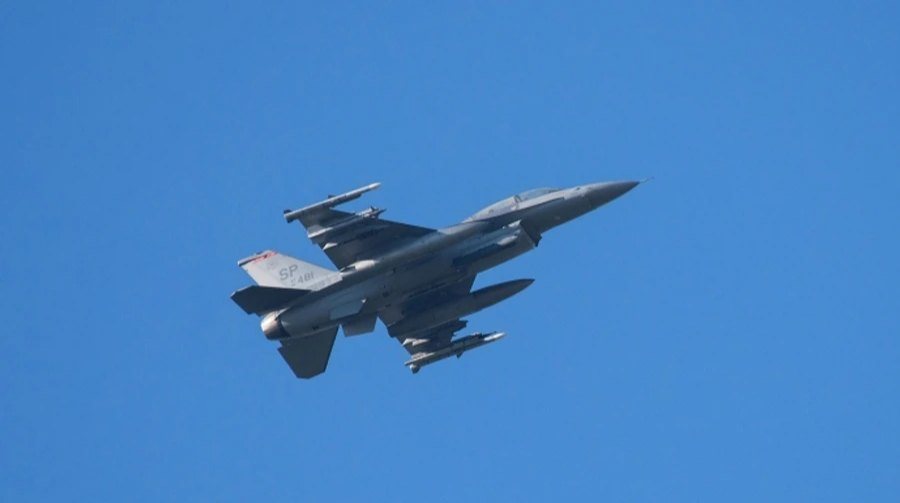 Під час бойового завдання впав винищувач F-16, пілот катапультувався