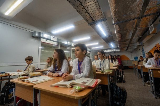 МОН дозволив школам скорочувати уроки під час тривалих тривог