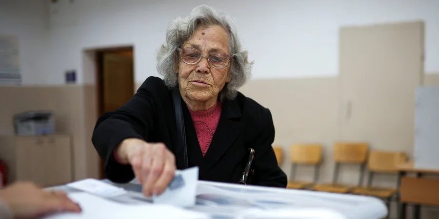 Йотова лідирує в першому турі виборів президента Болгарії