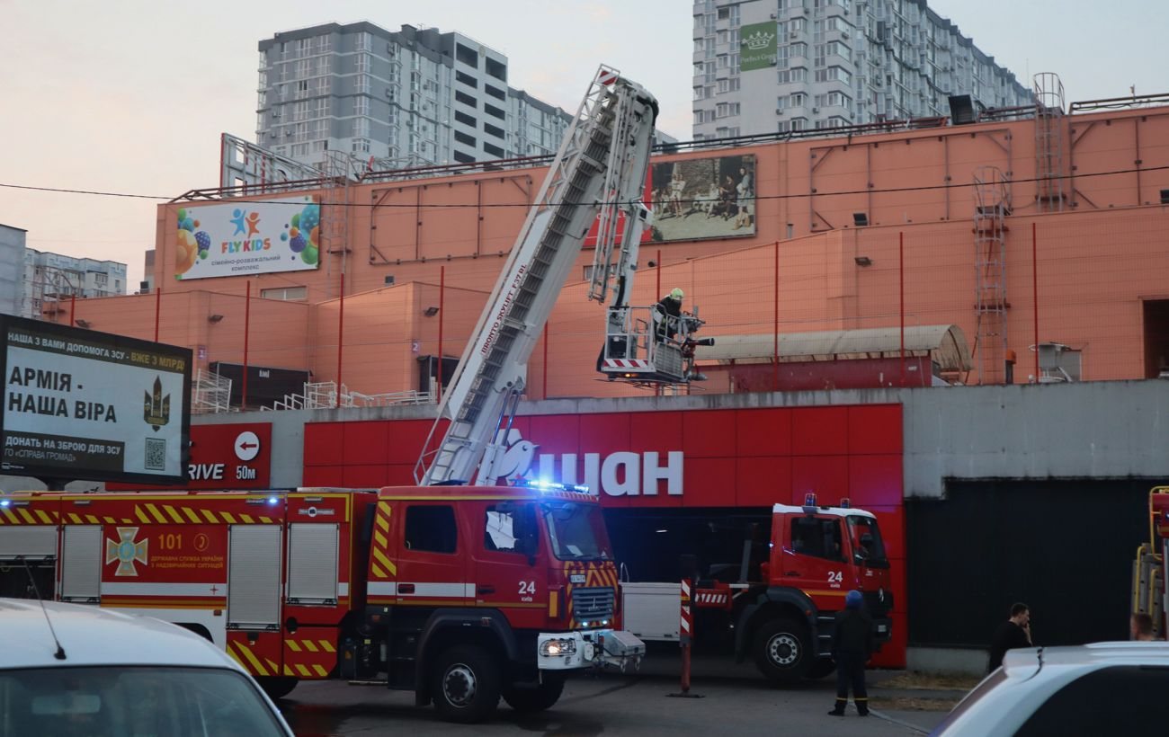 Російська атака пошкодила склад Auchan в Україні, постраждалих немає