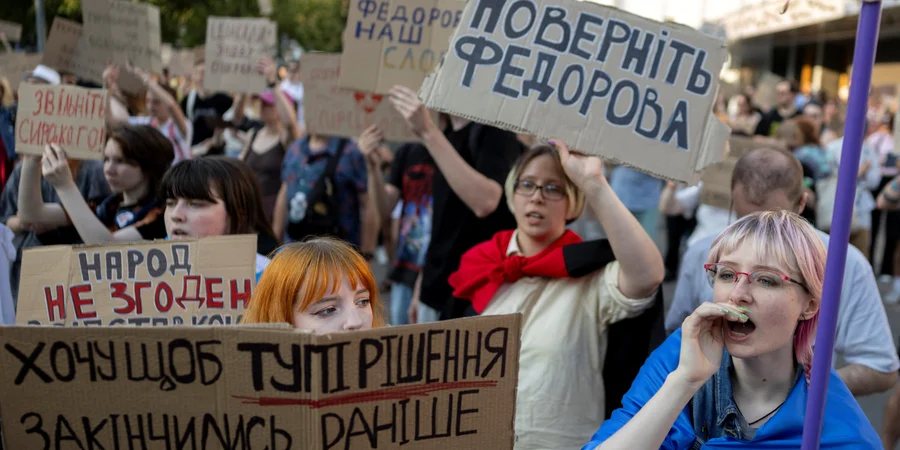 Зеленський розглядає можливість заміни Сирського на тлі протестів через звільнення Федорова
