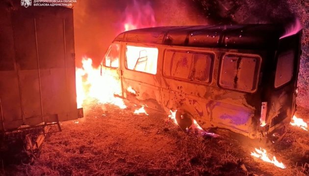 Російські дрони понад 10 разів атакували три райони Дніпропетровщини: пошкоджено підприємство, спалахнули пожежі