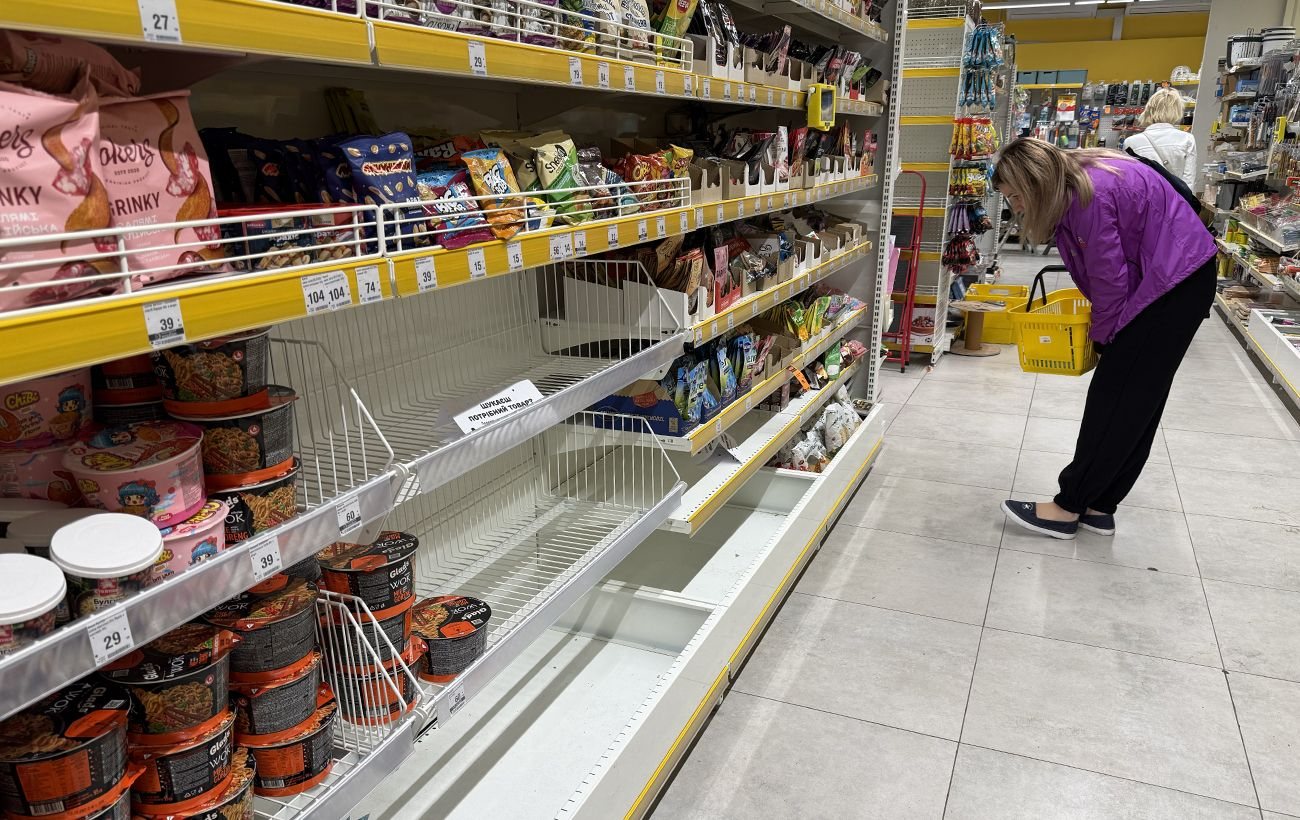Удари РФ по складах спричинили дефіцит продуктів у Києві