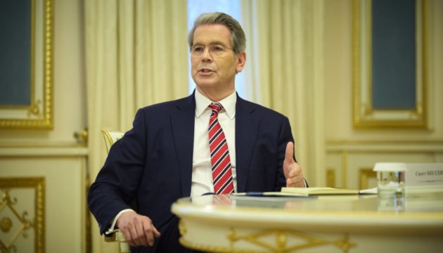 Міністр фінансів США Бессент заперечив, що Вашингтон на боці Росії