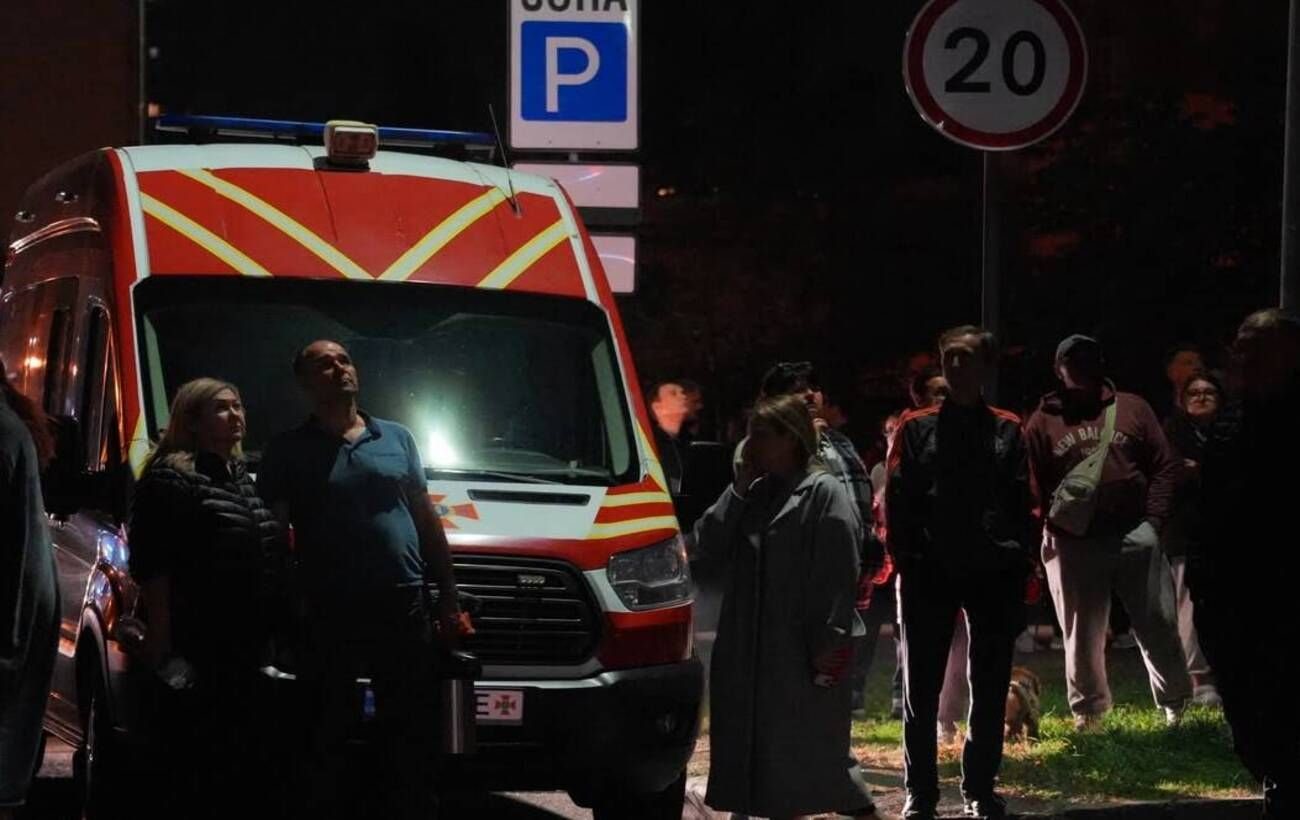 Російський дрон влучив у 12-поверхівку в Києві: четверо постраждалих, серед них двоє дітей