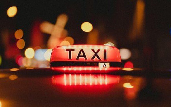 Уряд обмежив зростання цін на таксі в Києві під час тривог