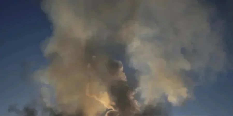 Атака дронів на Київ: пожежа в п'ятиповерхівці на Солом'янці, у Дніпровському районі уламки впали біля школи