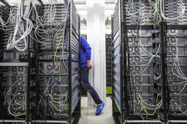 Українському бізнесу радять зберігати дані в кількох місцях через ризик атак на дата-центри