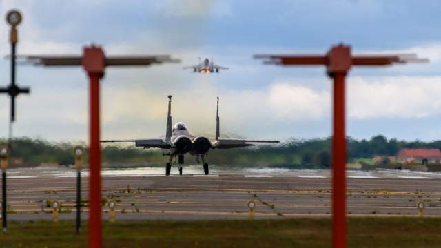 Біля авіабази США у Британії затримали п'ятьох підозрюваних у тероризмі