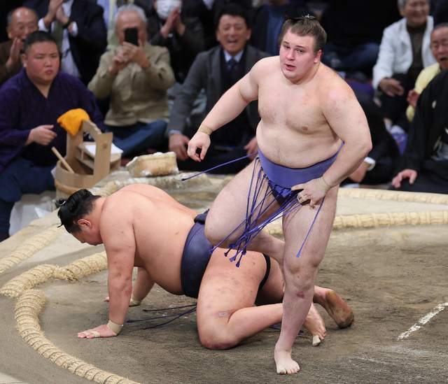 Українець Данило Явгусишин втретє виграв Кубок Імператора з сумо
