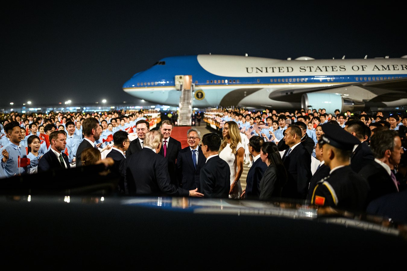Від «Трампу час піти» до нових $100 млн: як Маск повернувся до президента