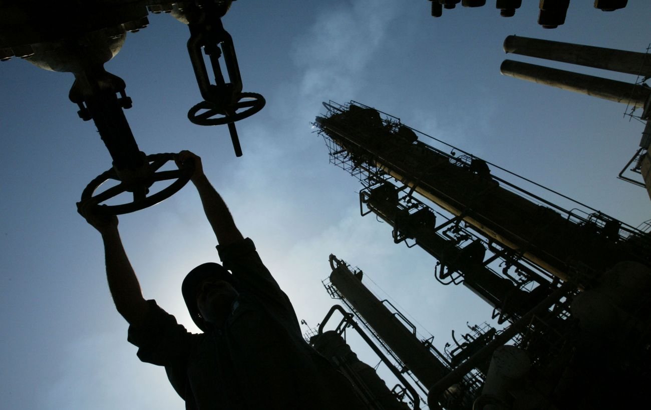 Нафта стрімко дешевшає на тлі надій на відновлення судноплавства в Ормузькій протоці