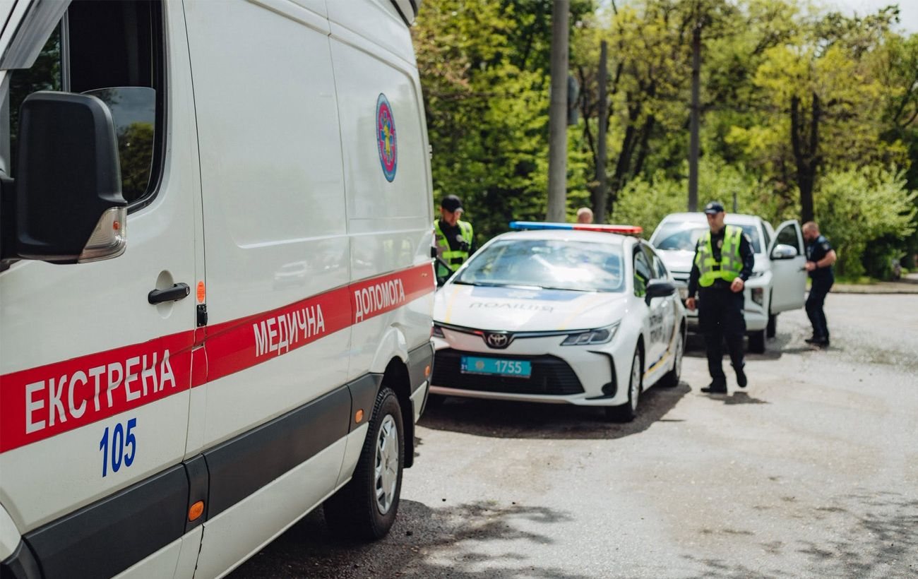 РФ завдала подвійного удару дронами по бізнес-центру Лозової: 10 поранених