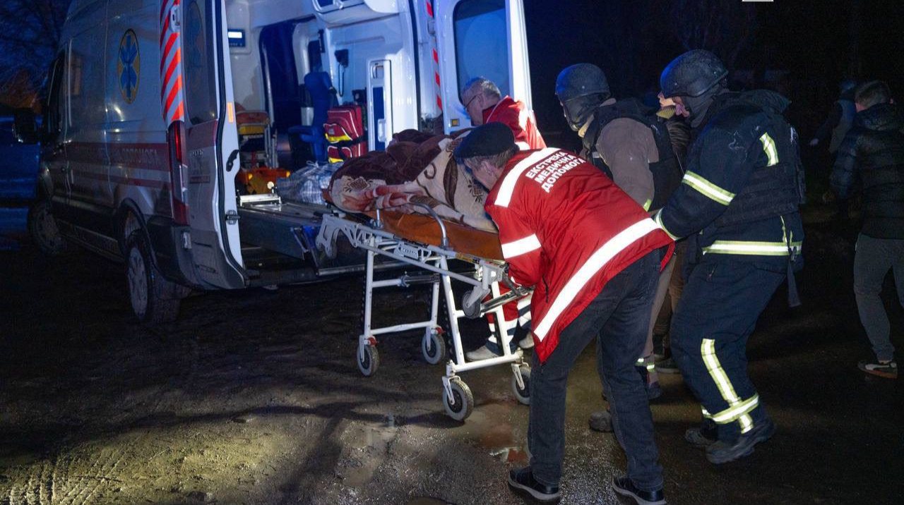 Росіяни атакували Дніпро: двоє постраждалих, пошкоджено підприємства