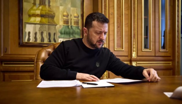 Зеленський підписав закон про рівні права військових із колишніх засуджених